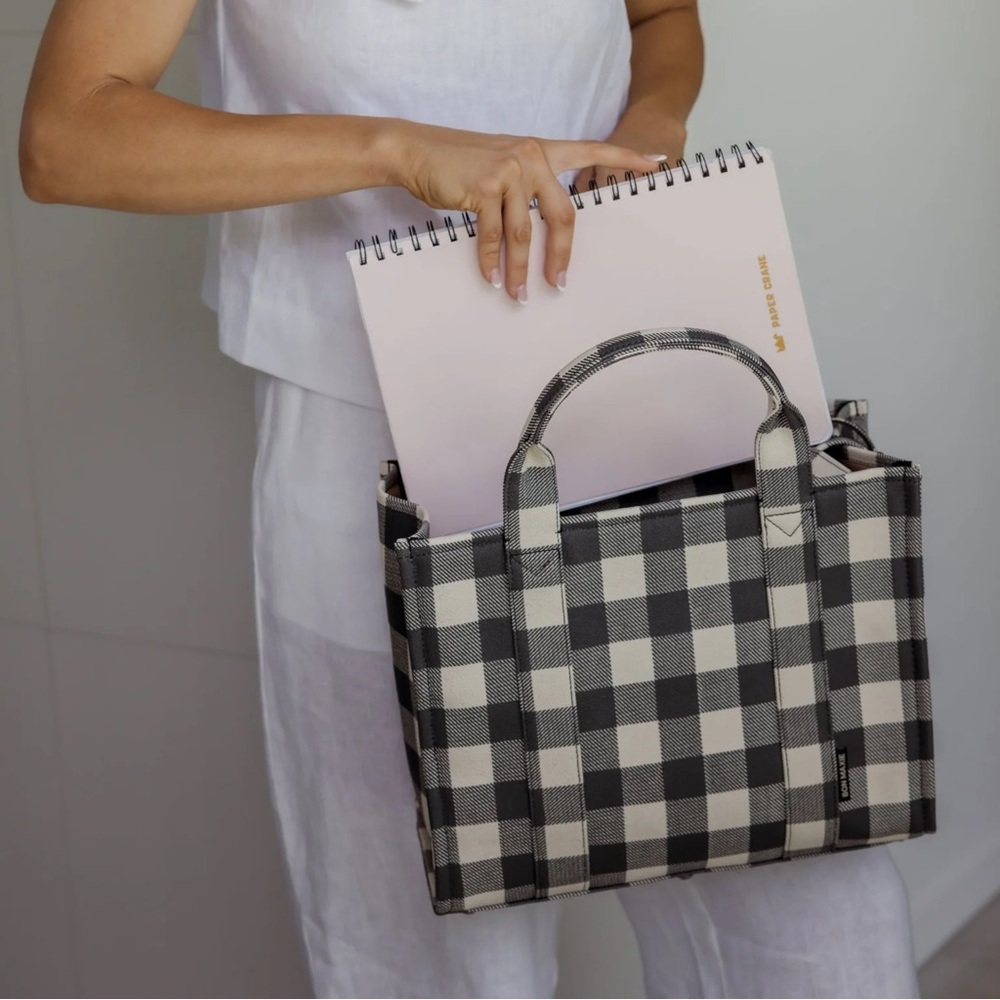 Elegant Checkered Tote Bag - Black and Cream - Picture 2 of 10